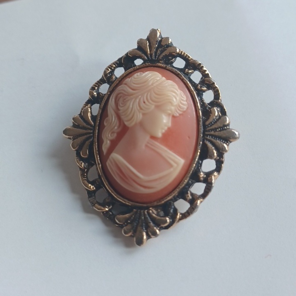 Vintage Peri Goldtone Cameo Pendant Necklace Brooch Combo, no chain